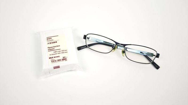 「携帯用メガネ拭き」の使い方!スマホの画面もキレイに!