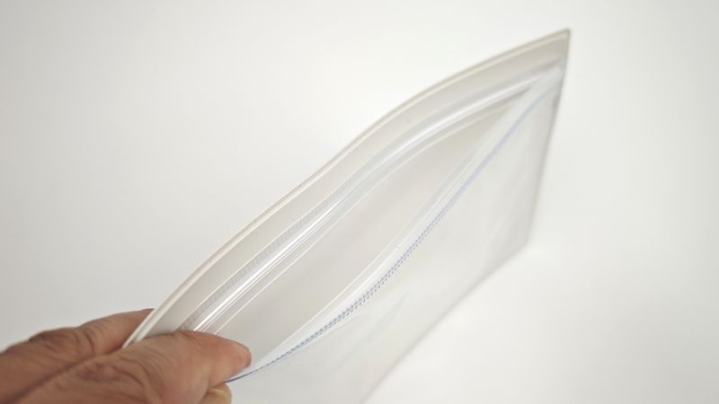 圧着タイプで厚みを抑えていることがグッド!