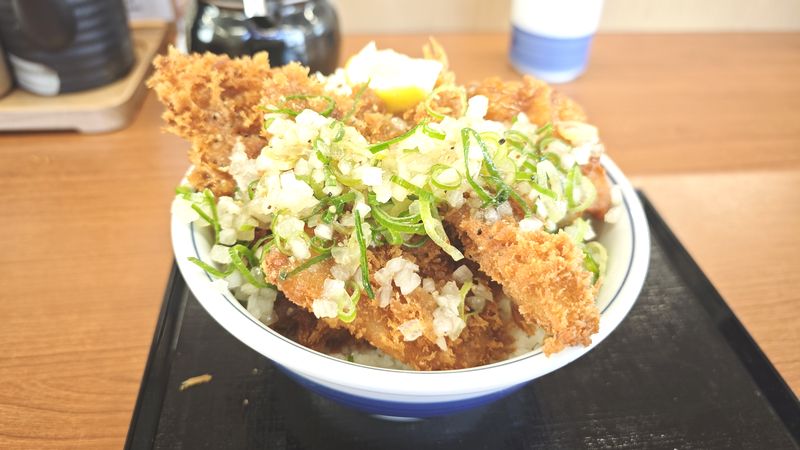 「ネジ塩カツ丼」