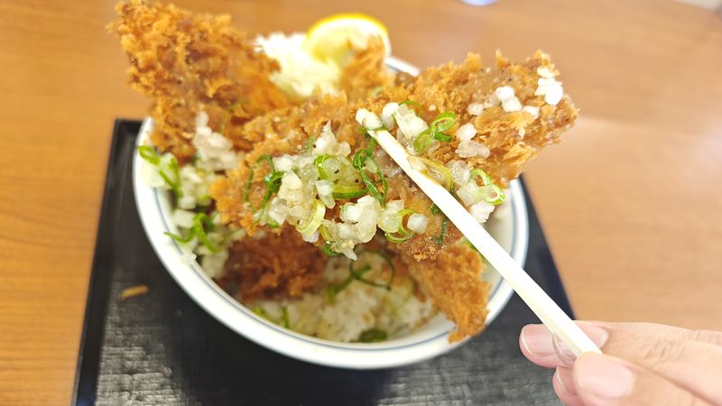 「鮭フライ」は油の乗った鮭がサクサク衣で楽しめる!
