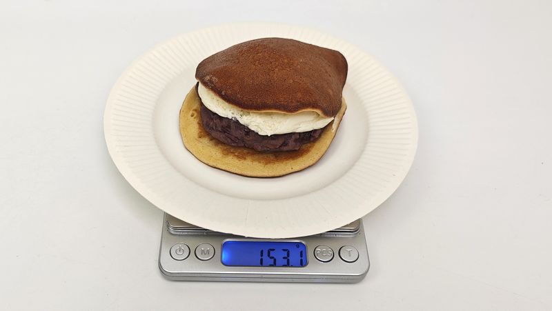 筆者のダントツ大本命「Uchi Café盛りすぎ！どらもっち あんこ＆ホイップ」を実食