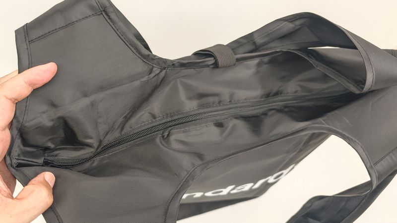 ファスナーが付きで密封性が高い