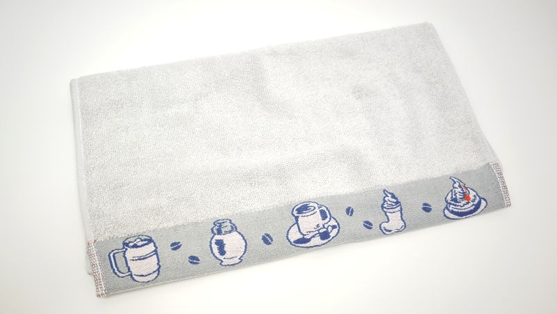 【中身②】オリジナルタオルはコメダらしいデザイン◎