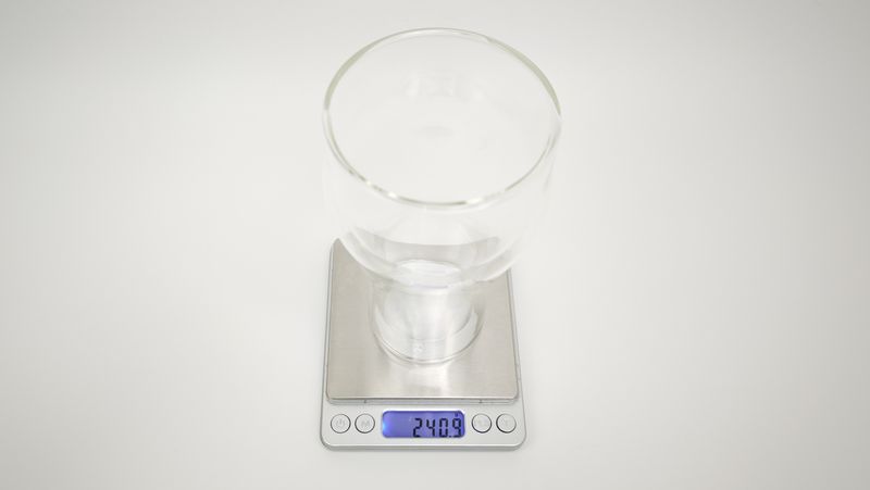 「ダブルウォール耐熱パイントグラス」の重さをチェック!