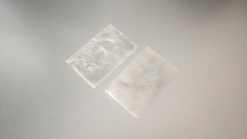 使用後のシート表面が黒くなっている