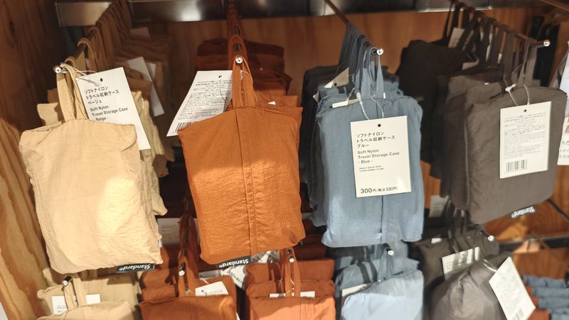 カラーは選べる4色展開