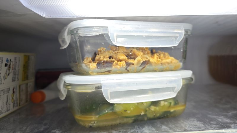 冷蔵庫にスタッキングでスペースを有効利用できる!