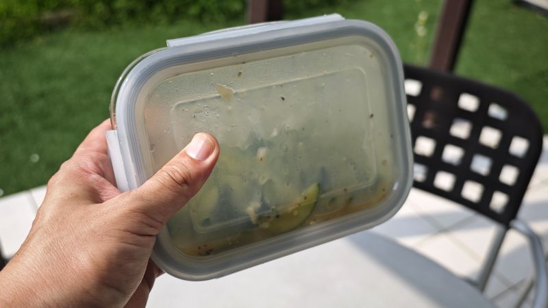 液体性のものを入れていてもこぼれにくい