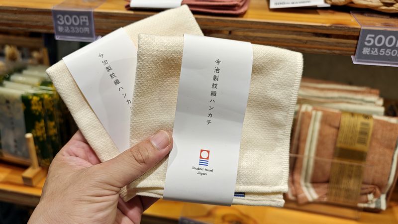 スタンダードプロダクツ「今治紋織ハンカチ」は人気で品薄のアイテム!