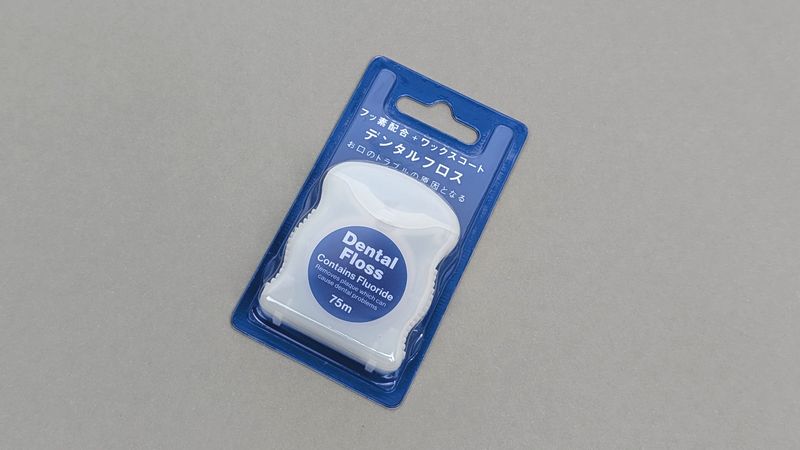 糸タイプの「デンタルフロス」
