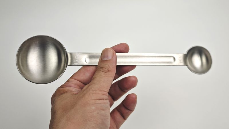 「ステンレスダブル計量スプーン」は大さじと小さじが両端に付いている!