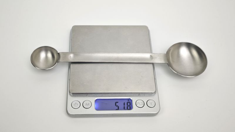 重さは実測で51.8g