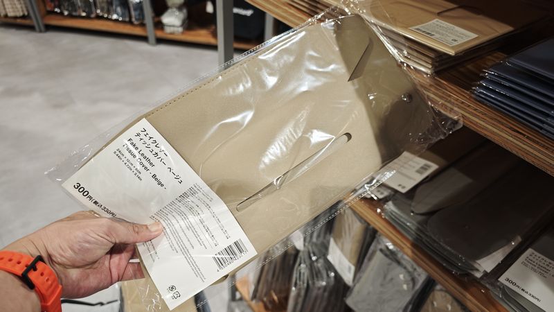フェイクレザーのティッシュケース