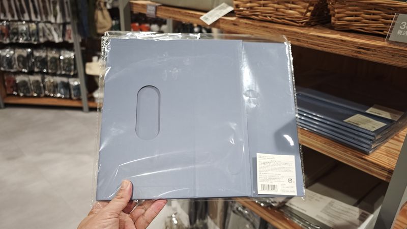 ベージュとブルーの2色