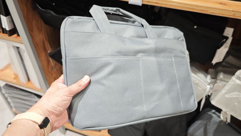 スタプロ「2WAYパソコンケース 13インチ」のラインナップと価格!