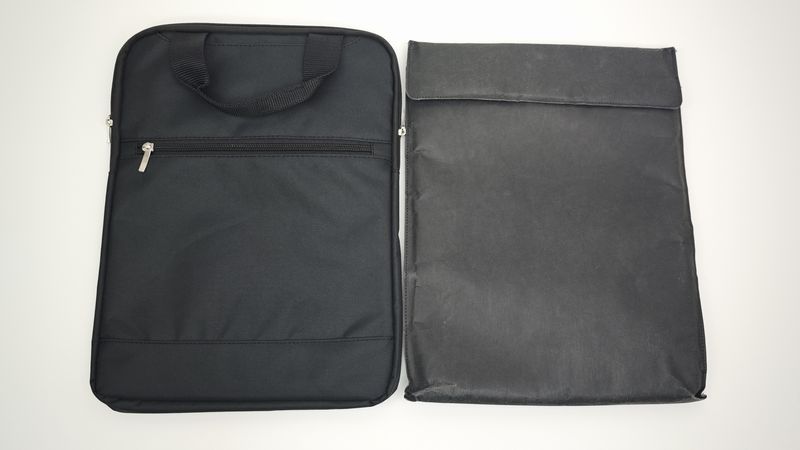 無印良品「ジーンズラベル パソコンケース」と比較