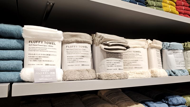 スタプロ「FLUFFY TOWEL ハンドタオル」の価格とカラバリ!