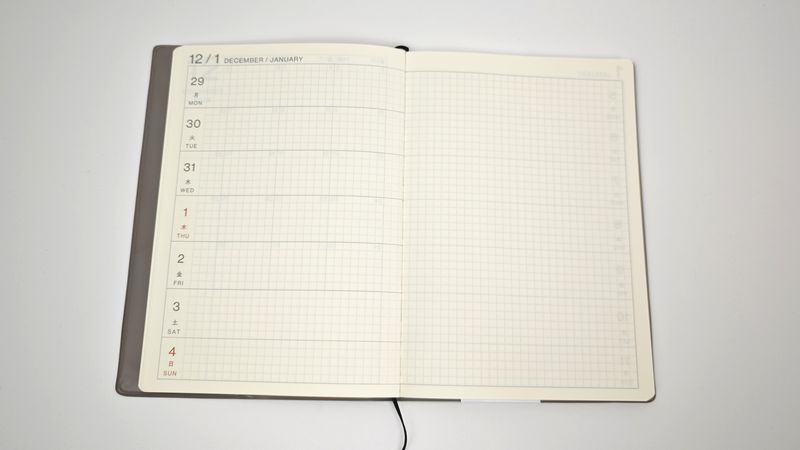 見開きの週間スケジュールのページ