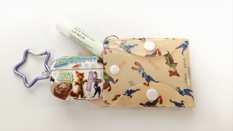 ポーチやポケットに入れてもかさばらず持ち運びにも便利