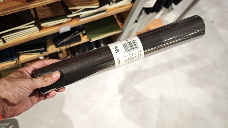 スタンダードプロダクツ「牛革風リバーシブルデスクマット」は快適&おしゃれ見えデスクマット!
