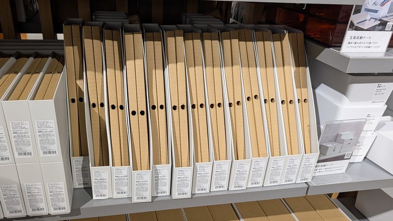 スタンダードプロダクツ「PP前開きファイルボックス」は書類取り出し便利な収納アイテム!