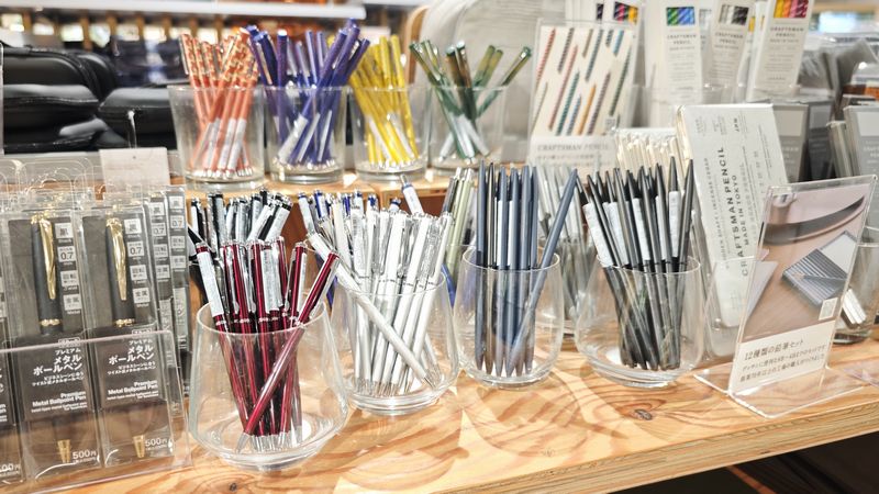 スタンダードプロダクツ「キャップ式ゲルインクボールペン」はおしゃれ魅力のボールペン!