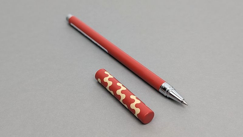 スタンダードプロダクツ「キャップ式ゲルインクボールペン」の特徴と使用感
