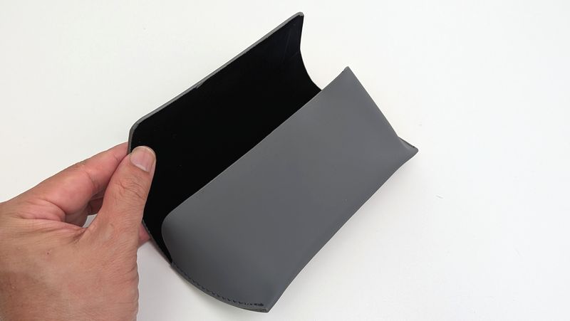 開閉がマグネット式で使い勝手が良い！