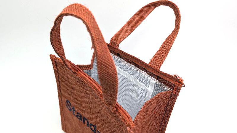 アルミ蒸着仕様で保冷機能付き
