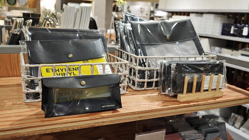 スタンダードプロダクツ「文具収納ケース」は中身が見えて便利な文具ケース!