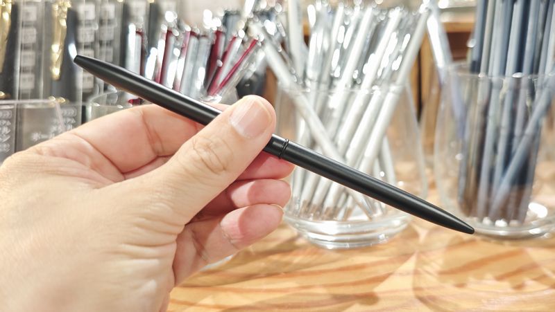 まとめ:スタンダードプロダクツ「ツイスト式ボールペン」は細身で高見えアイテム!