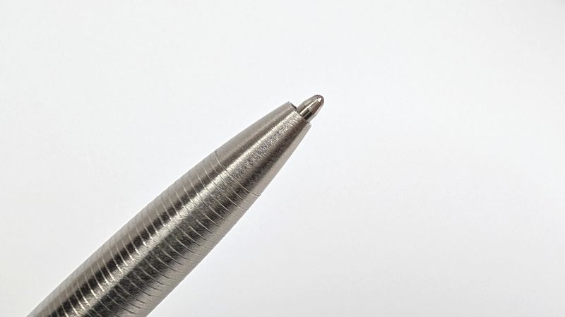 わずかに短いことでペン先が合っていない