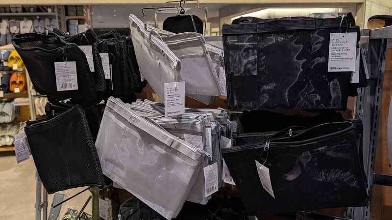 スタンダードプロダクツ「トラベルメッシュケース」は店舗限定アイテム！