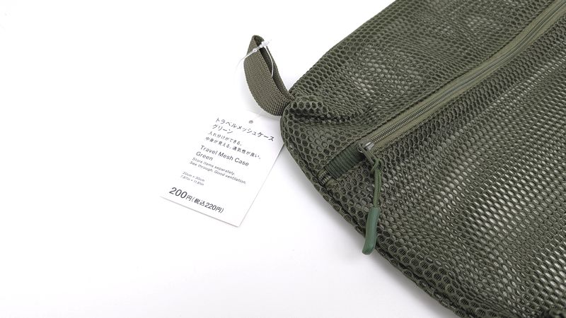 ファスナーの開閉はとてもスムーズ