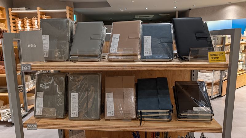 スタンダードプロダクツ「マグネット付PUカバーA5ノート」の種類