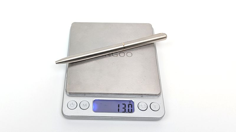 「プレミアムメタルボールペン」の重さは実測13.0g