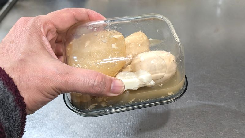 ひっくり返してもフタが外れることがない