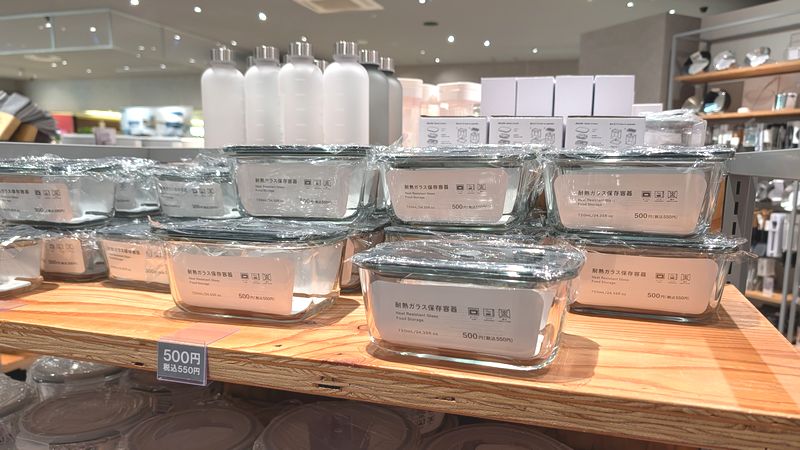 スタンダードプロダクツ「耐熱ガラス保存容器」のダイヤル式密閉タイプは店舗限定アイテム!