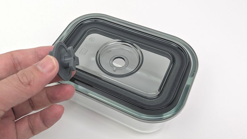 開ける場合にはダイヤルを少し持ち上げるか外す