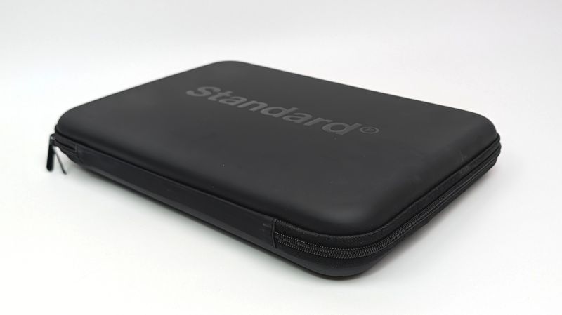 充電器やマウスの厚みには注意が必要!