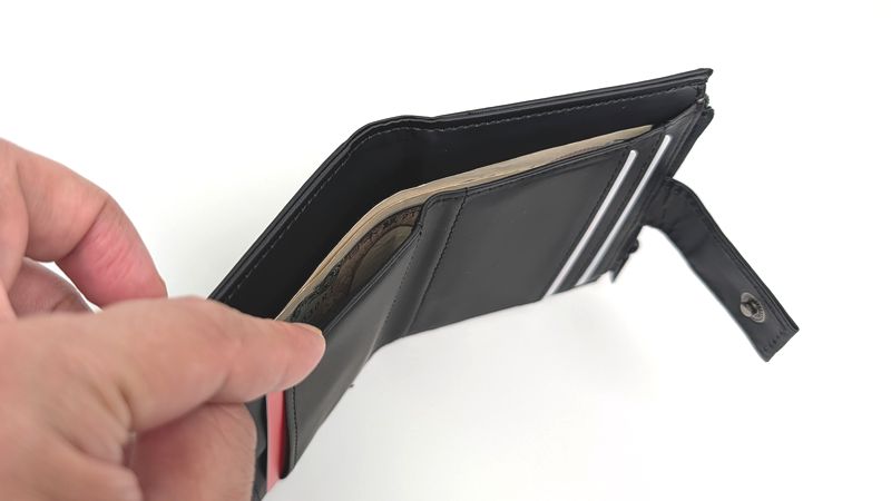 お札の収納部分