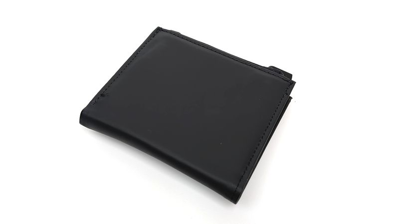 レザー調のつるっとした素材感