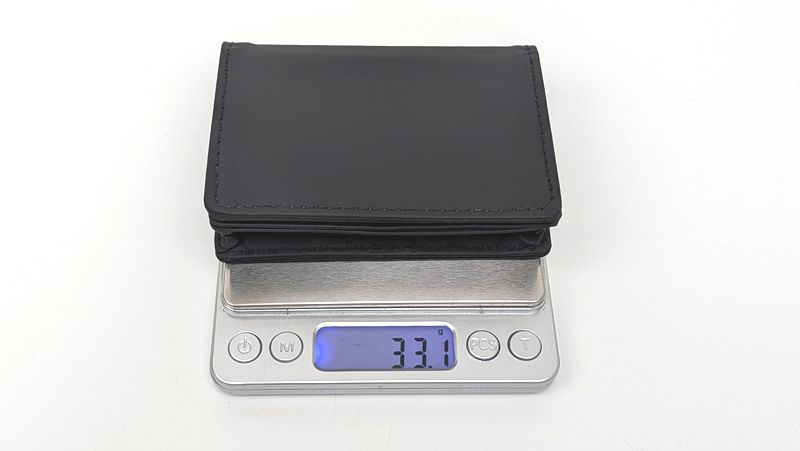 「名刺入れ」の重さは実測33.1g