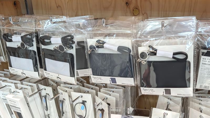 スタンダードプロダクツ「パスケース」のカラーと価格