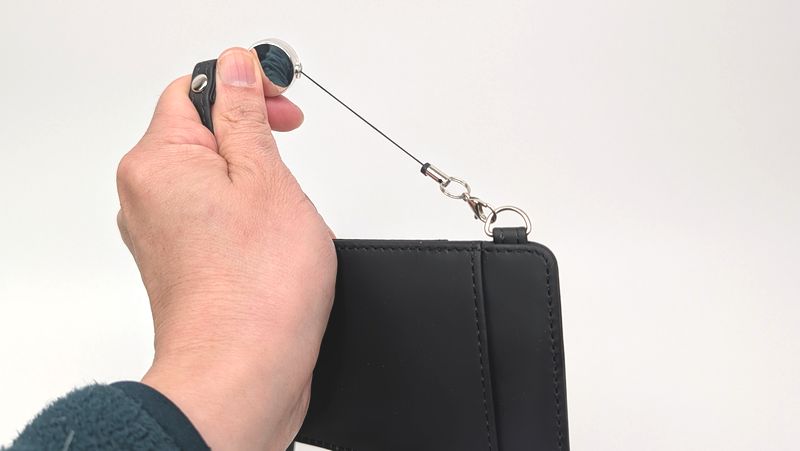 リールは最大25cmほど引き出すことができる