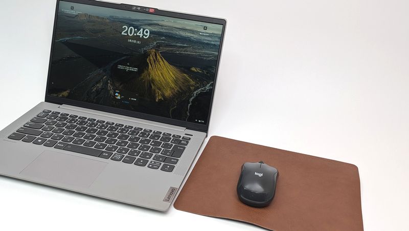 レザー調の高見えデザインが大きな魅力