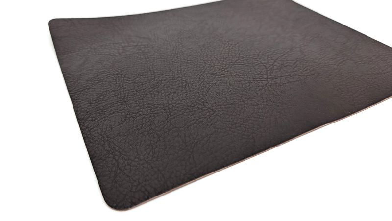 パッド表面は皮の質感をしっかり再現