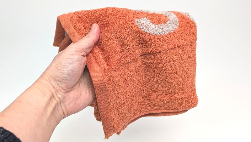 スタンダードプロダクツ「フェイスタオル ロゴ」の特徴と使用感