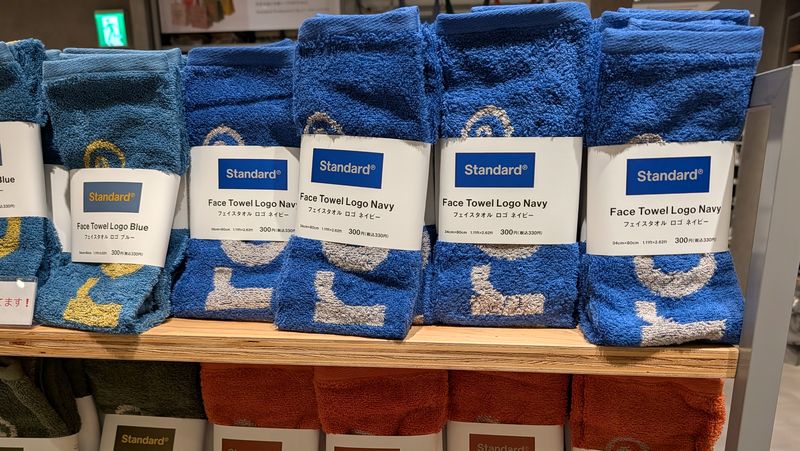 スタンダードプロダクツ「タオル ロゴ」の種類・価格・カラー