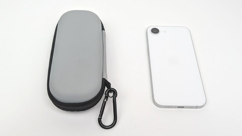 スタンダードプロダクツ「カラビナ付き メガネケース」のサイズと重さ